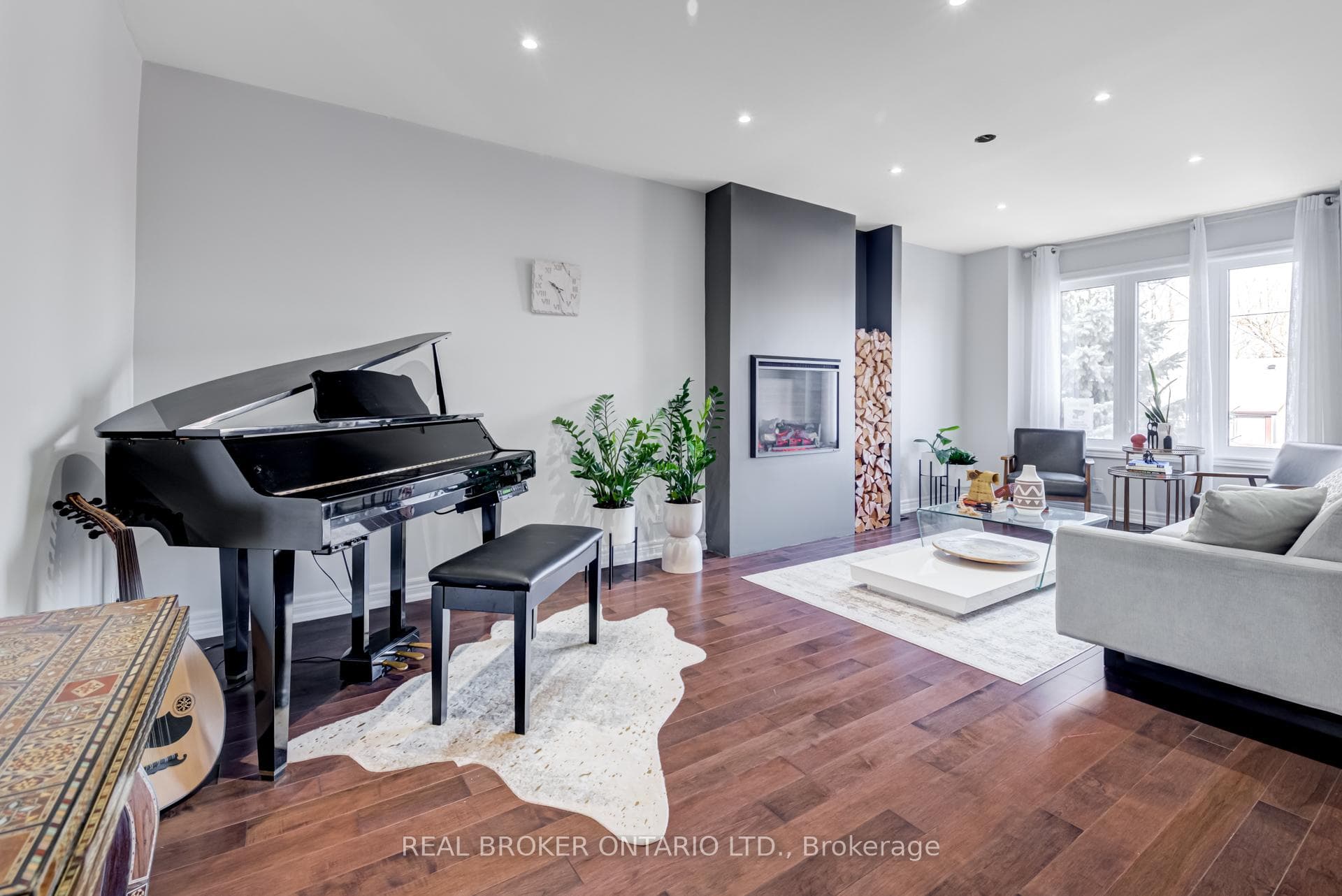 78 Foch Avenue Unit B photo 3