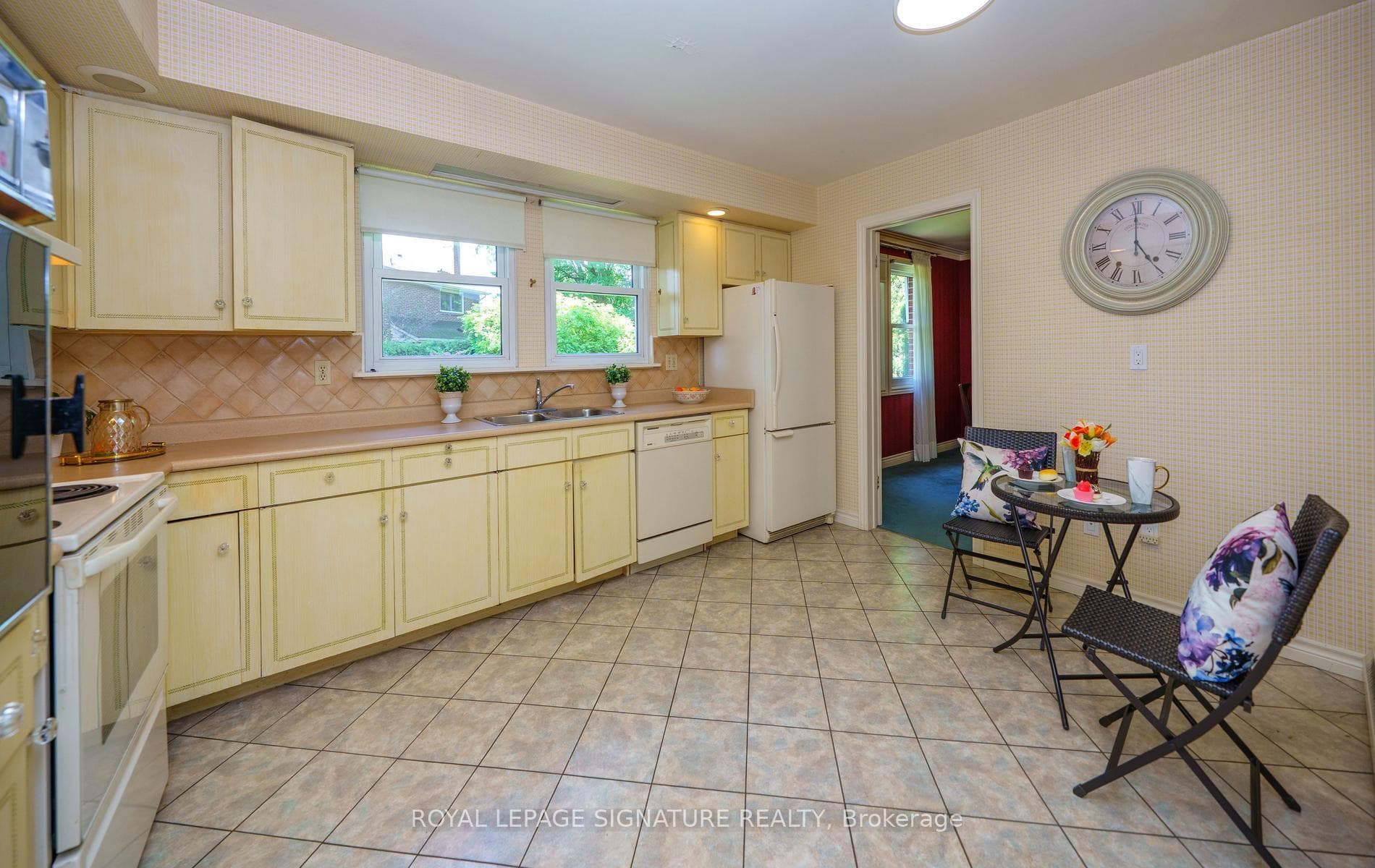 11 Gablehurst Crescent photo 13