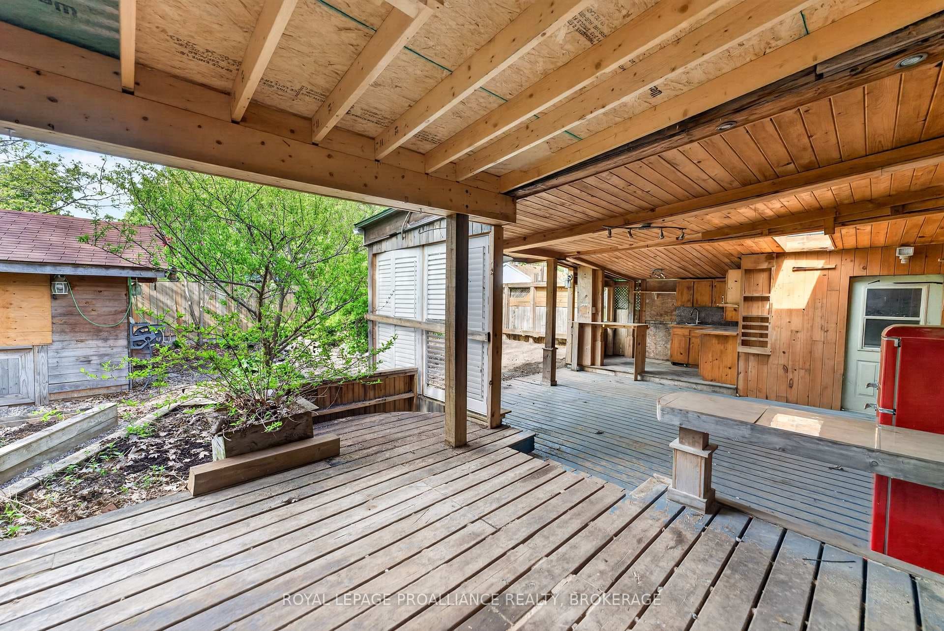 169 Carruthers Avenue photo 44