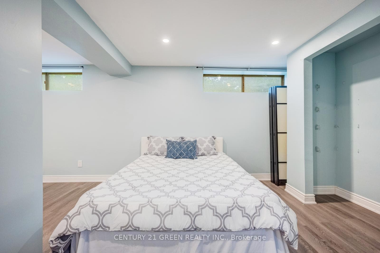 11 Burgby Avenue photo 41