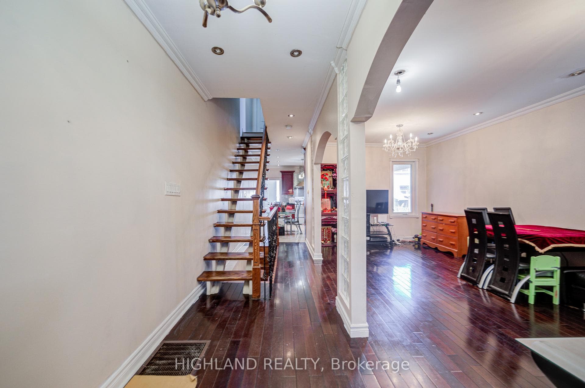 123 Russett Avenue photo 2