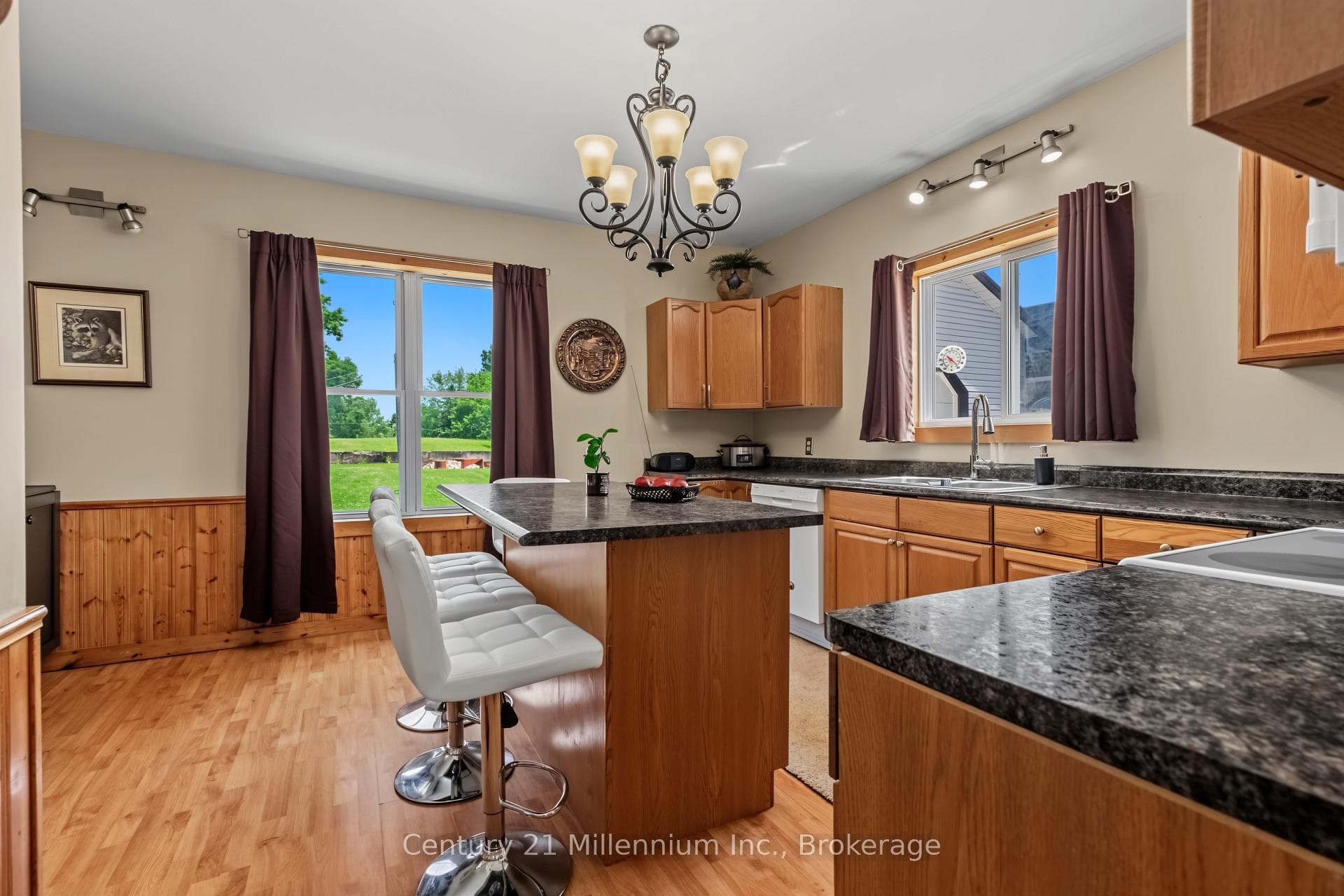 544 Louisa Street photo 11