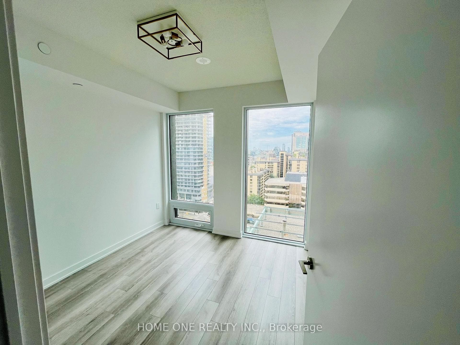 238 Simcoe Street Unit 1501 photo 3