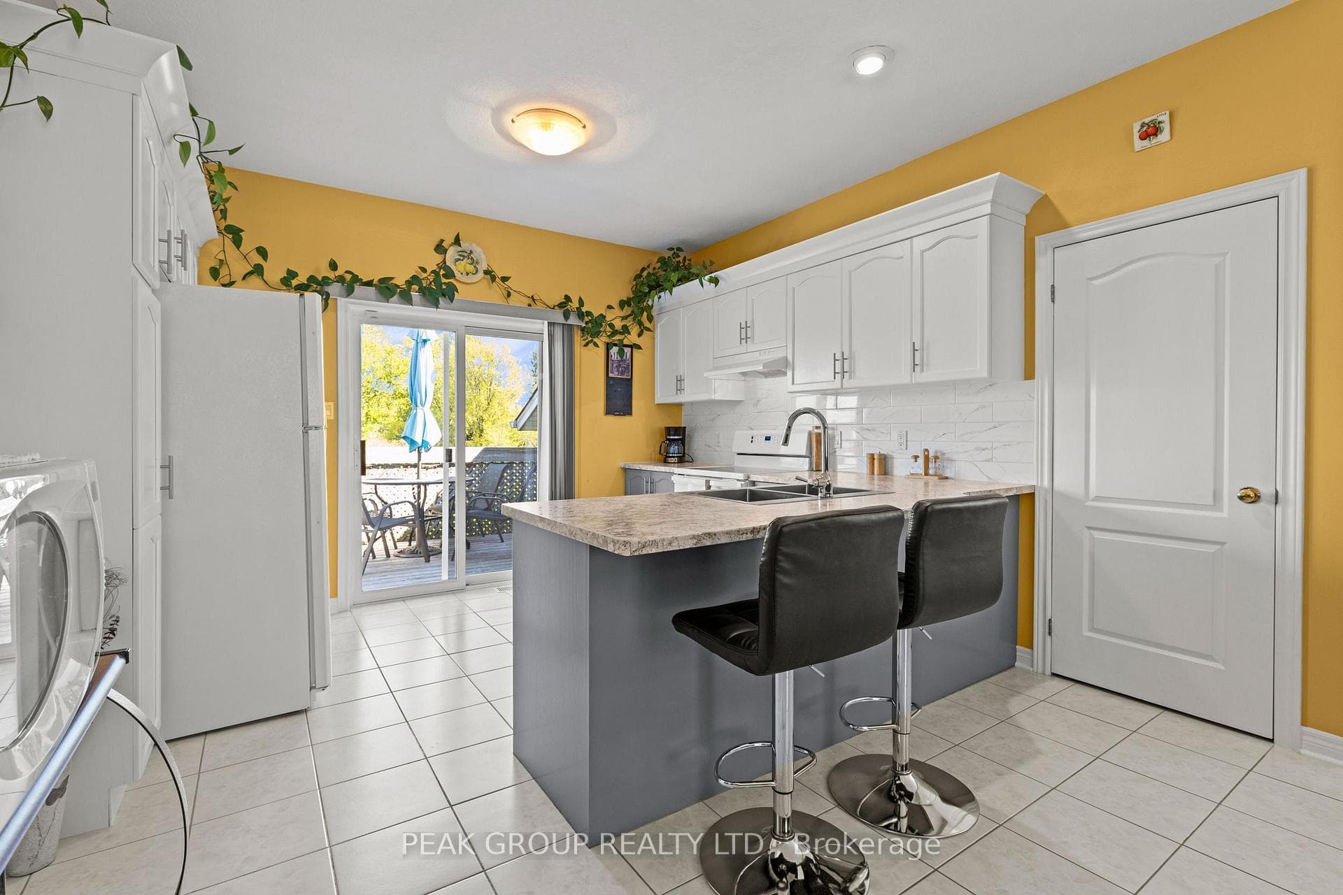 7876 Charnwood Avenue photo 12