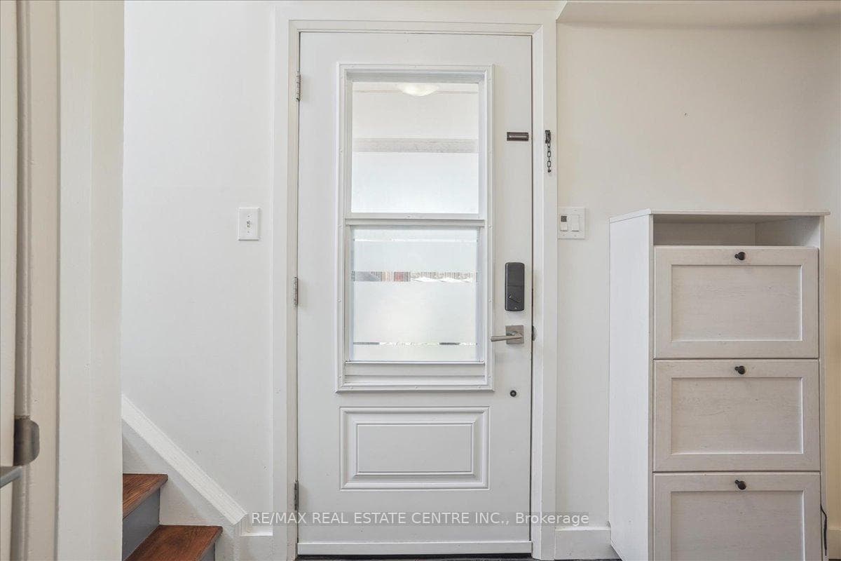4 DANVILLE Avenue photo 4