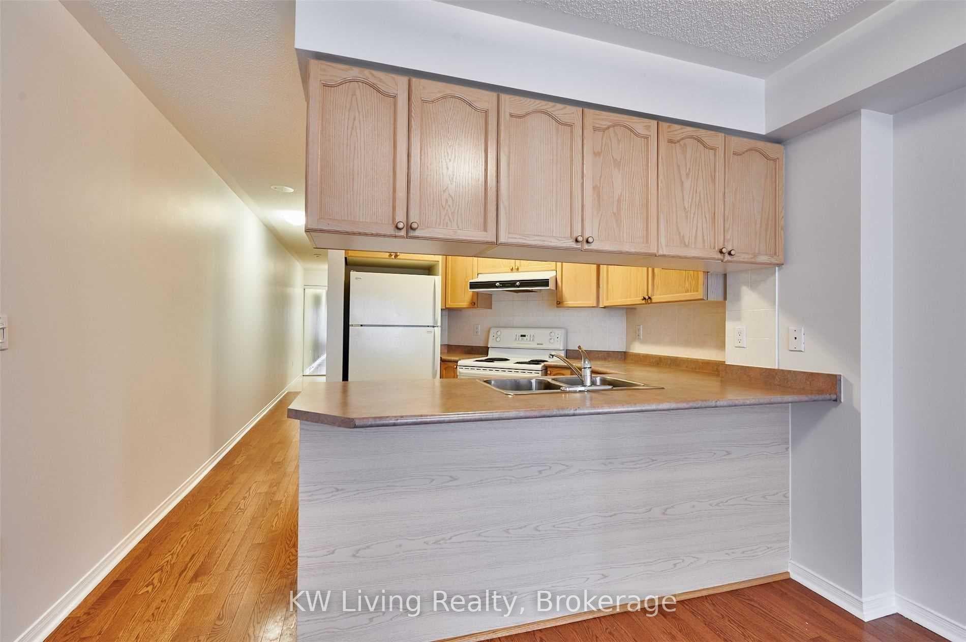 909 Bay Street Unit 606 photo 12