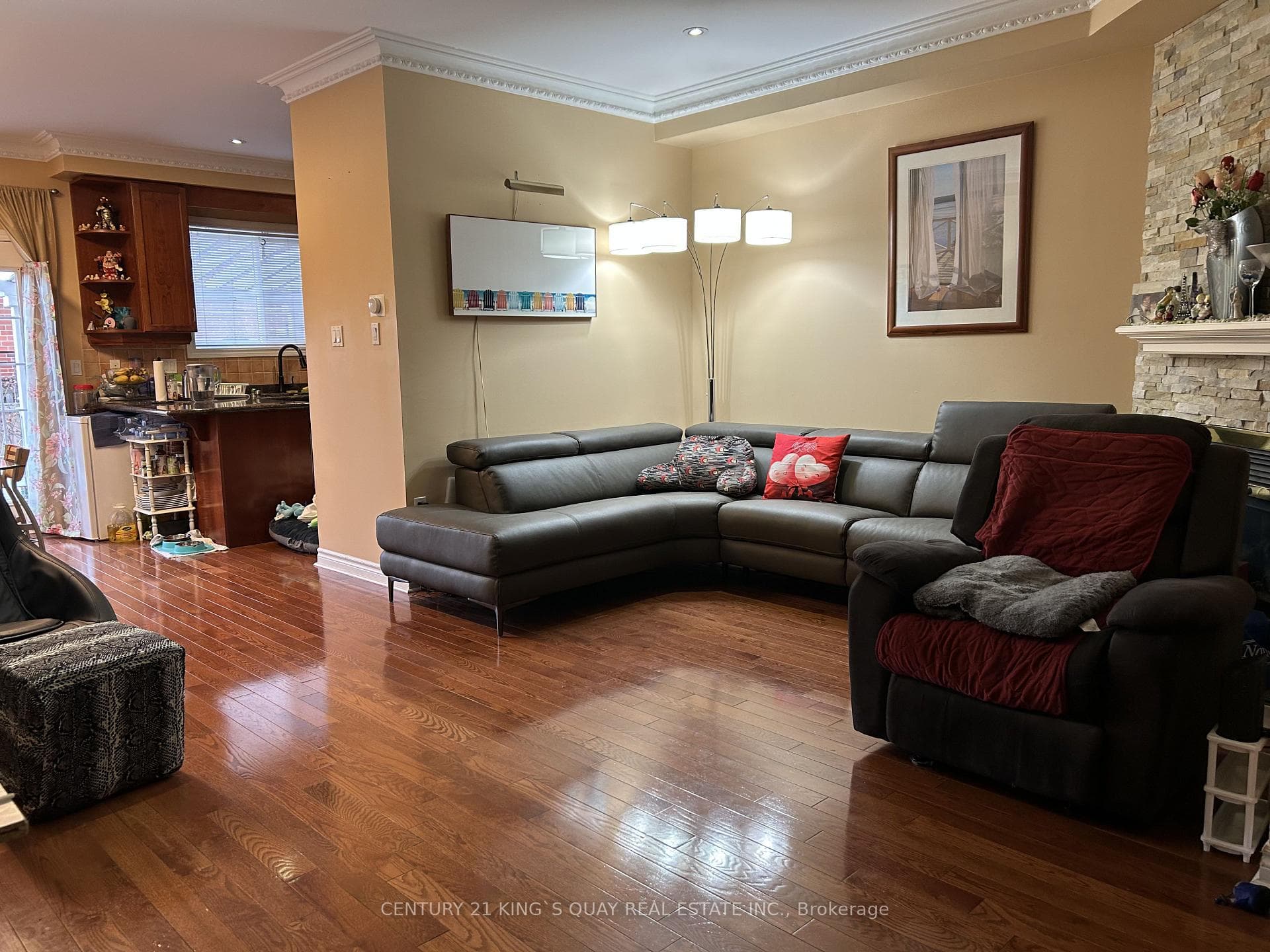 558 Lumberton Crescent photo 8