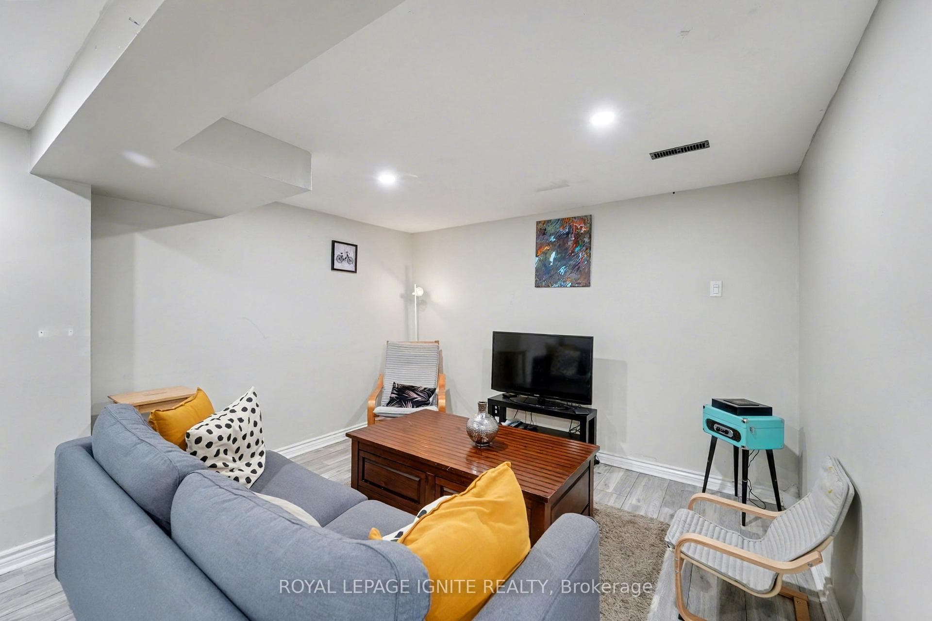 20 John Stoner Drive photo 30