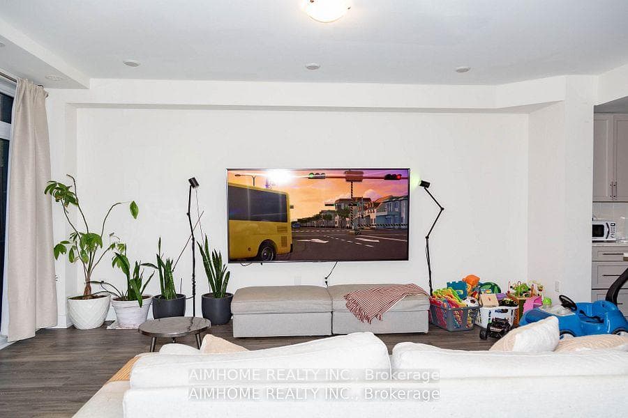 8 Sayers Lane Unit 16 photo 5