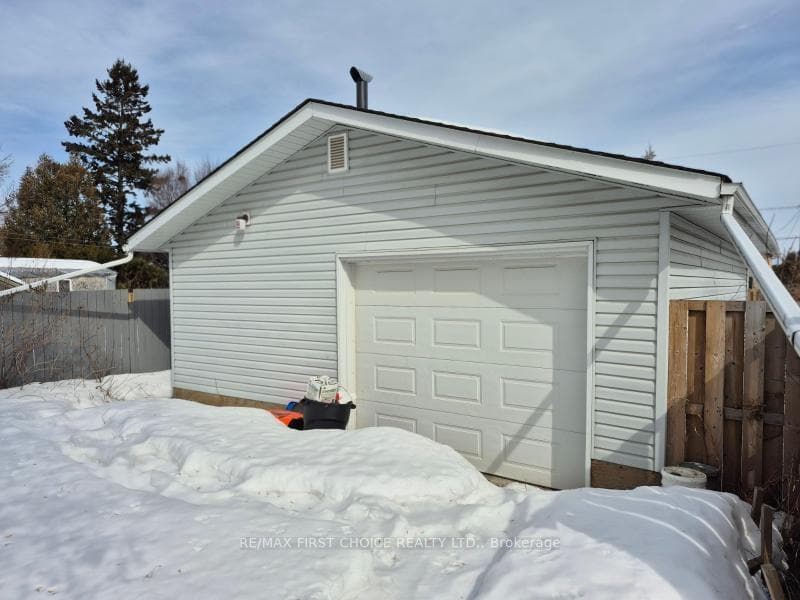 217 Angus Street photo 2