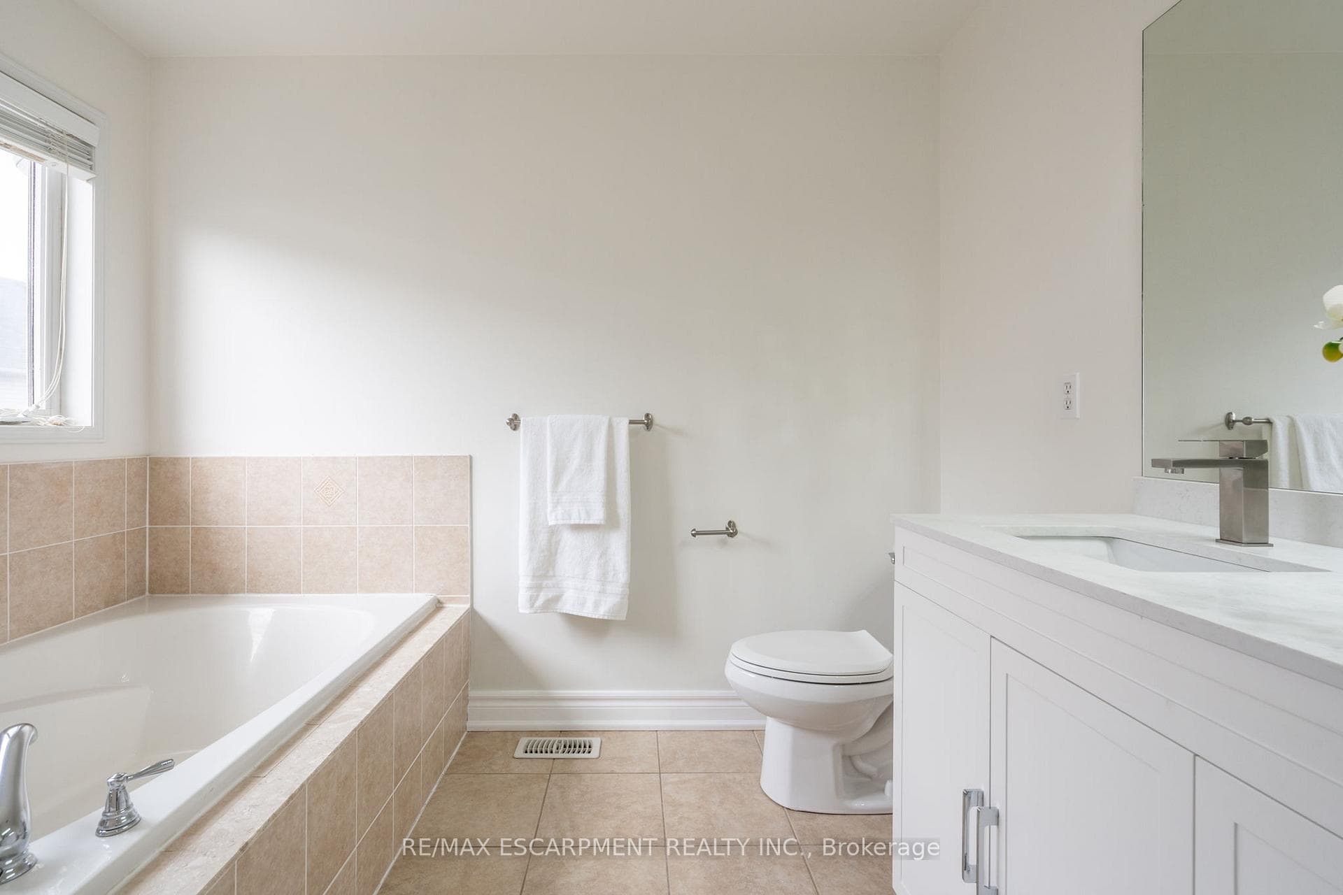 4847 Capri Crescent photo 20