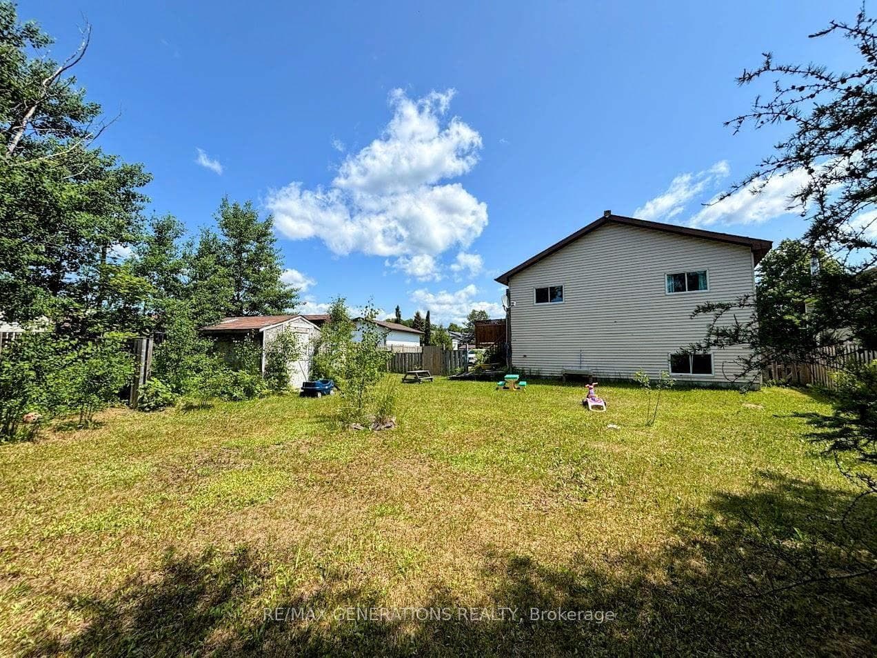 18 Hemlo Drive photo 43