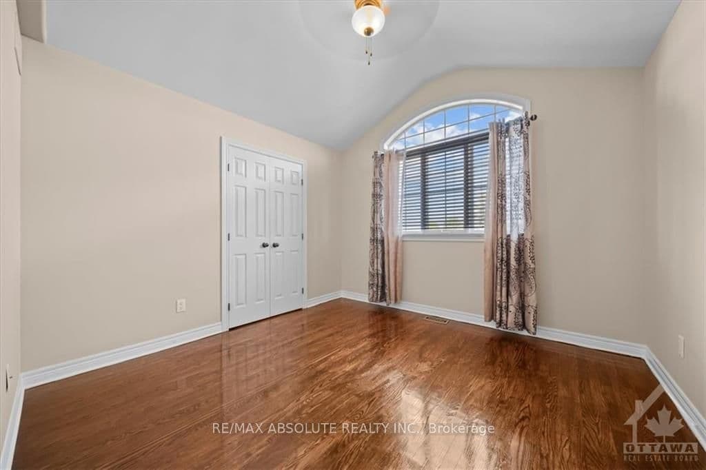 33 HARTSMERE Drive photo 25