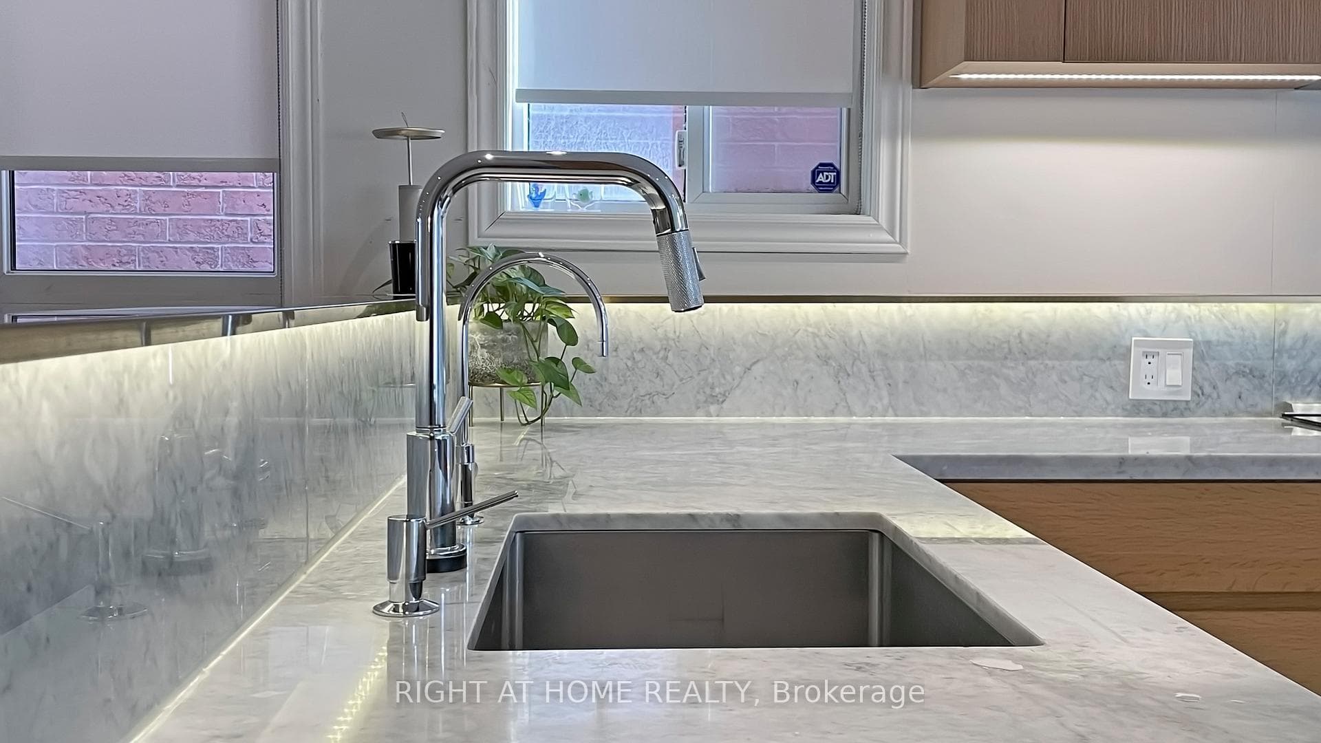 12 Signet Way photo 8