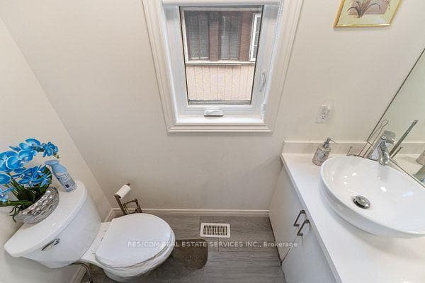 535 Quebec Street photo 9