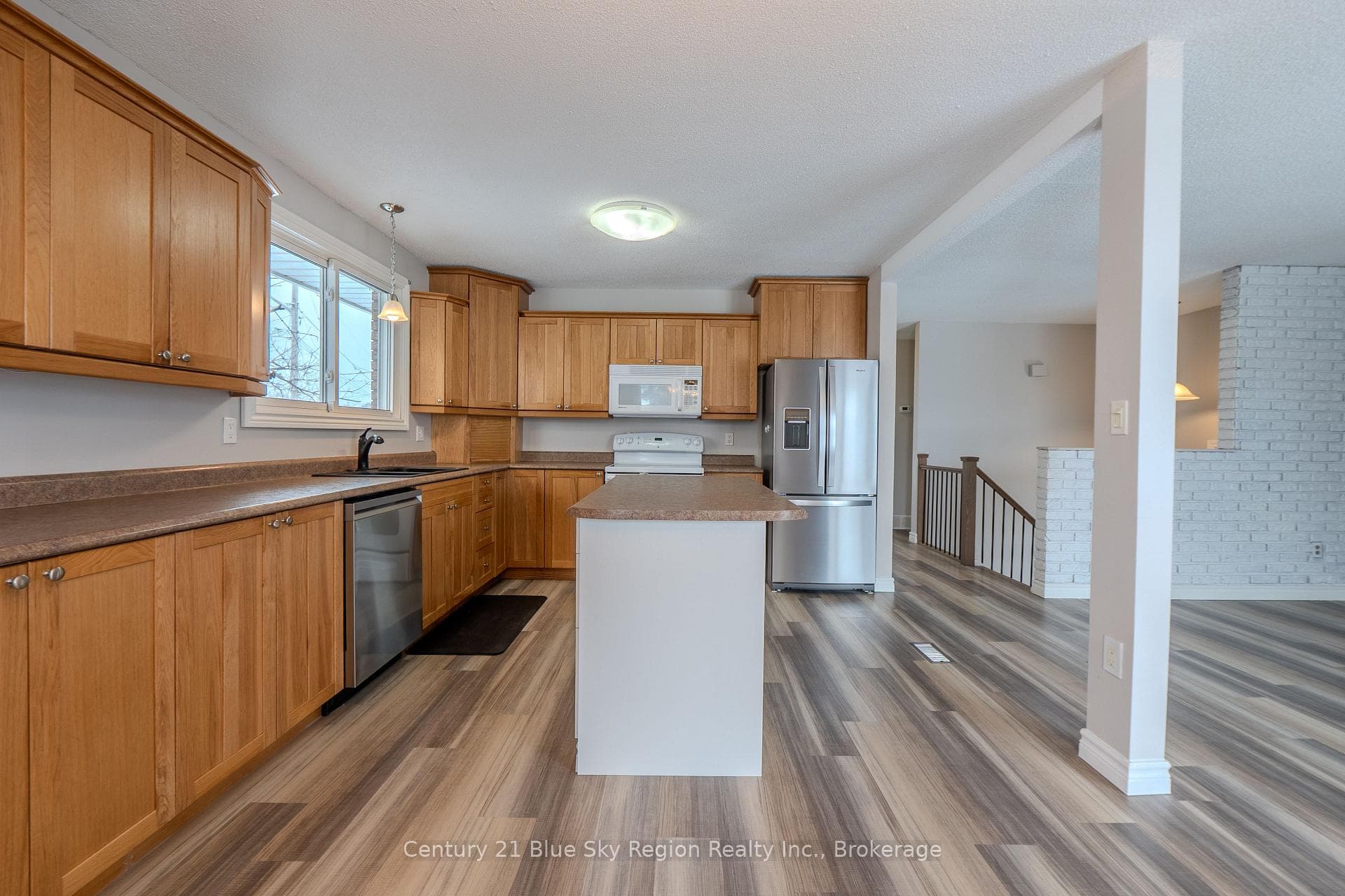 76 Prince Edward Drive photo 4