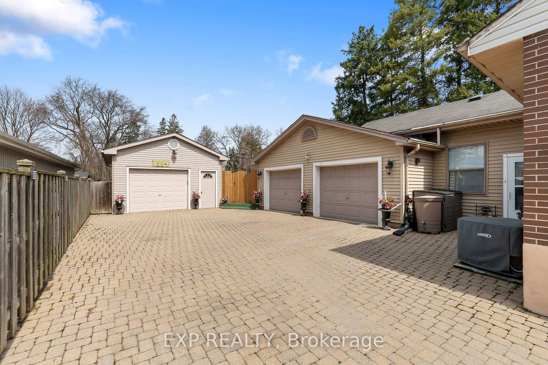 1864 Parkhurst Avenue photo 3