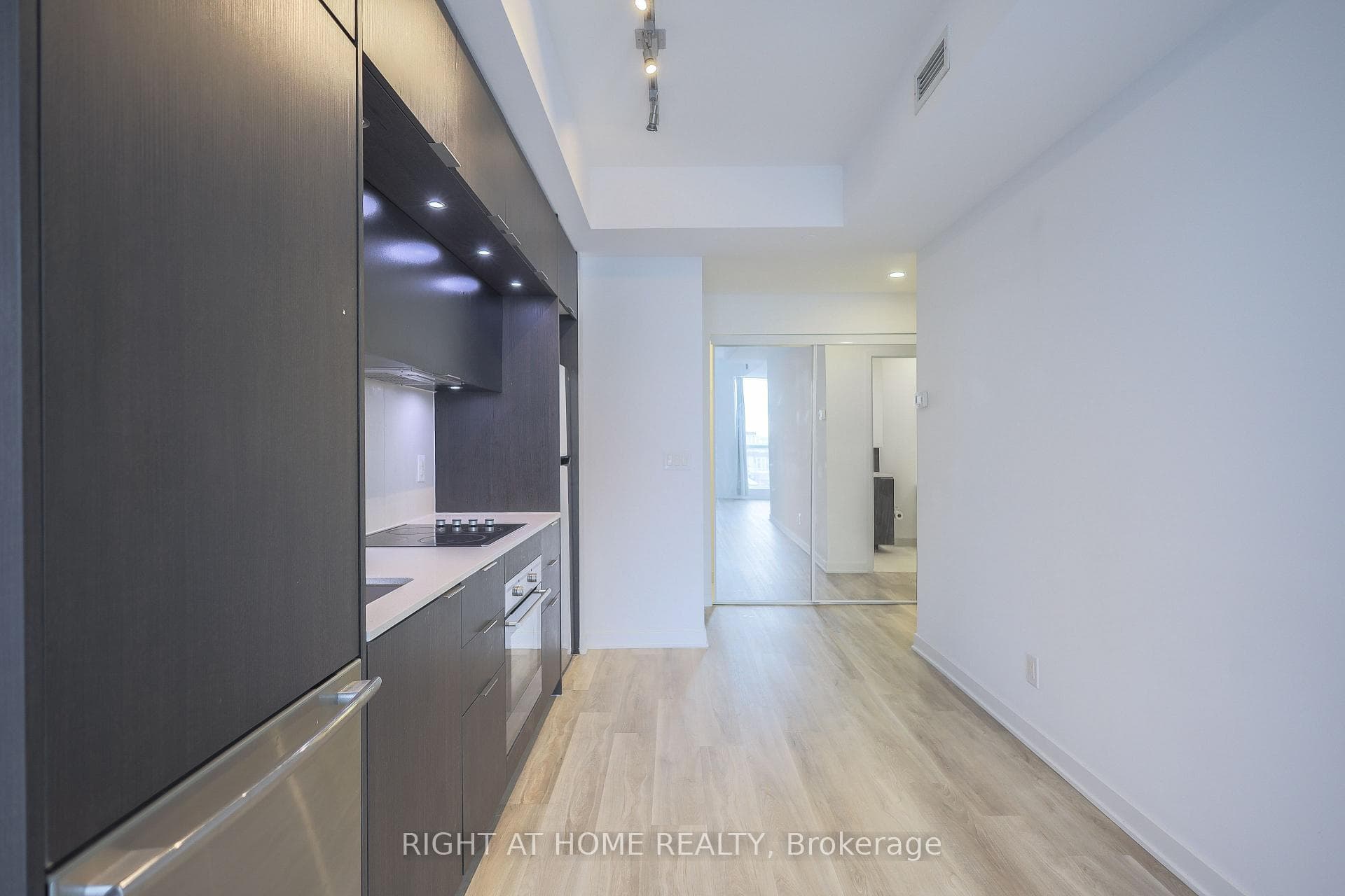 170 Sumach Street Unit 1805 photo 7