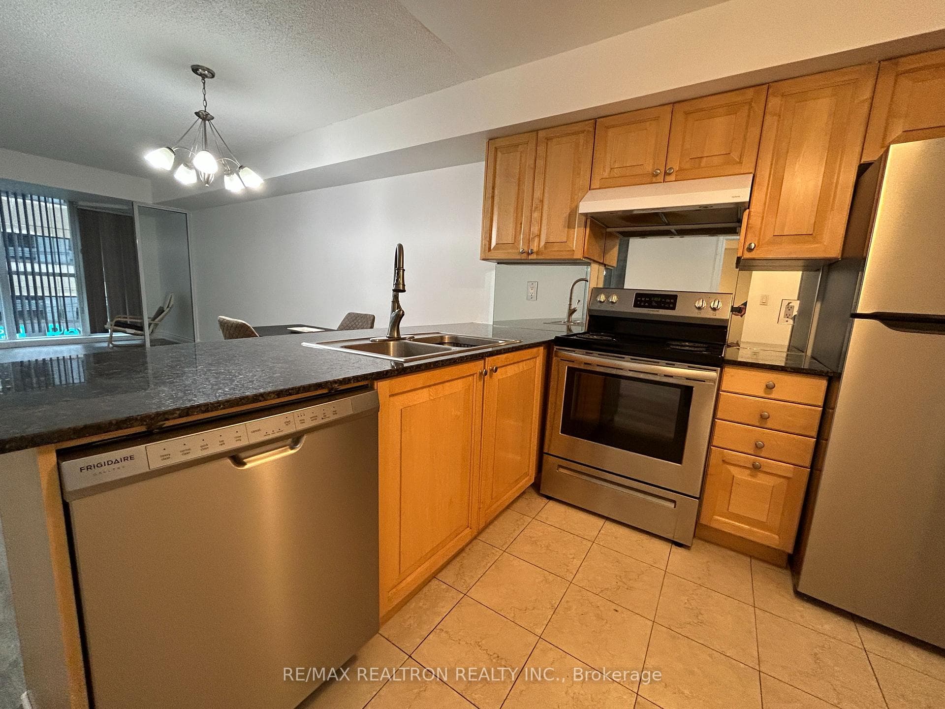 801 Bay Street Unit 302 photo 5
