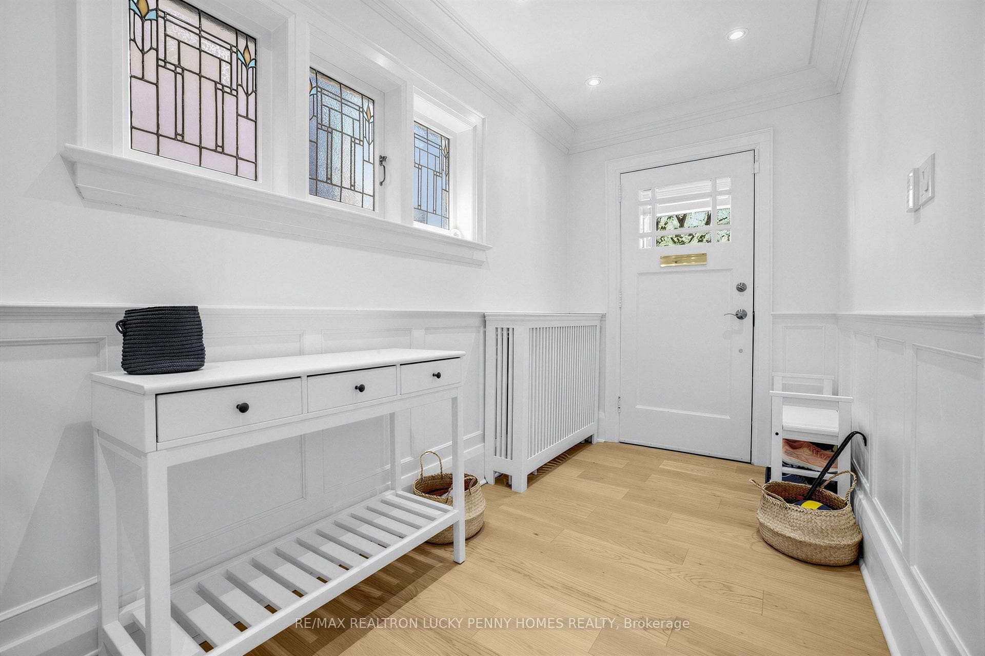 96 Whitehall Road photo 4