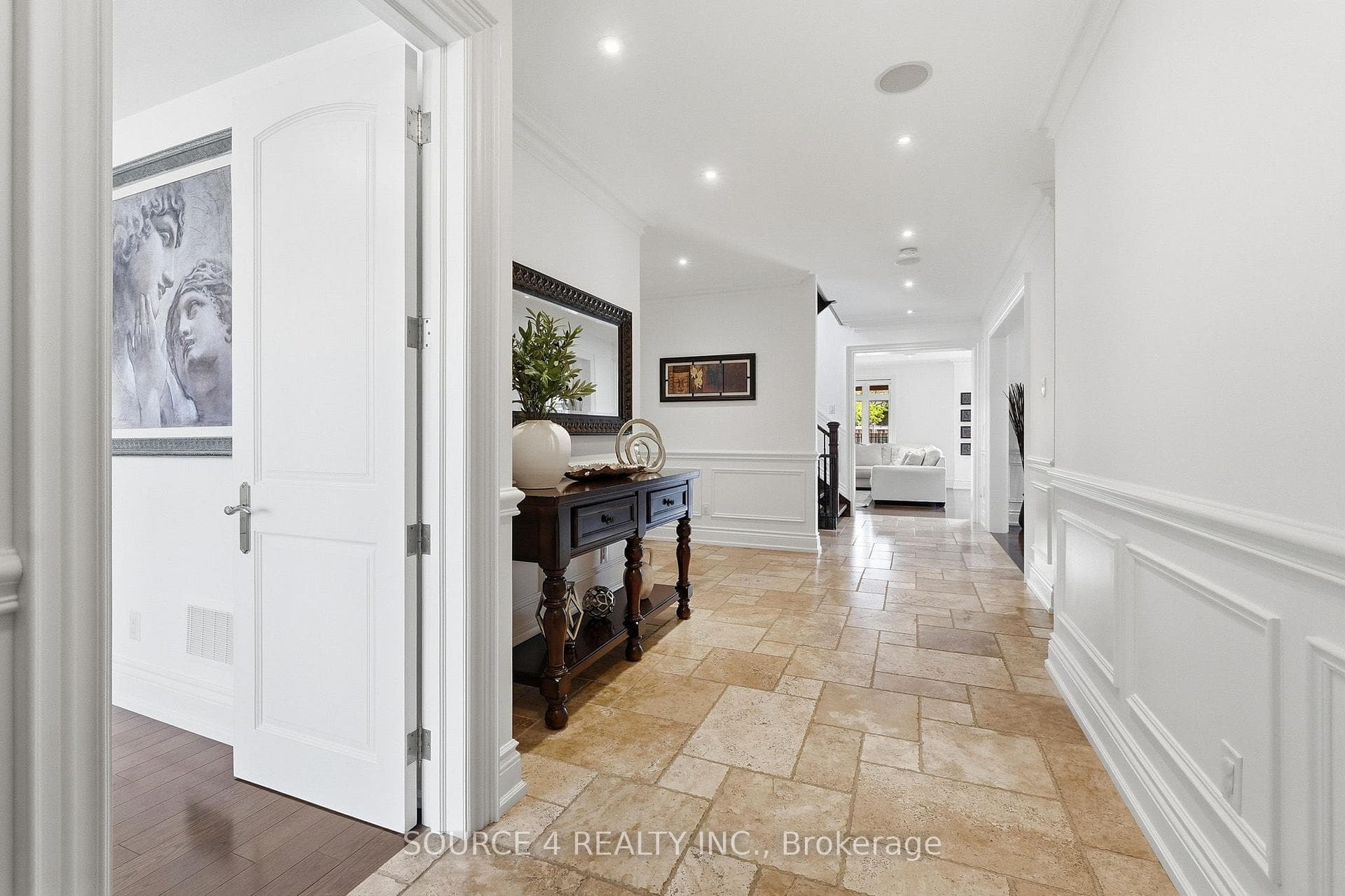 39 Amesbury Drive photo 4