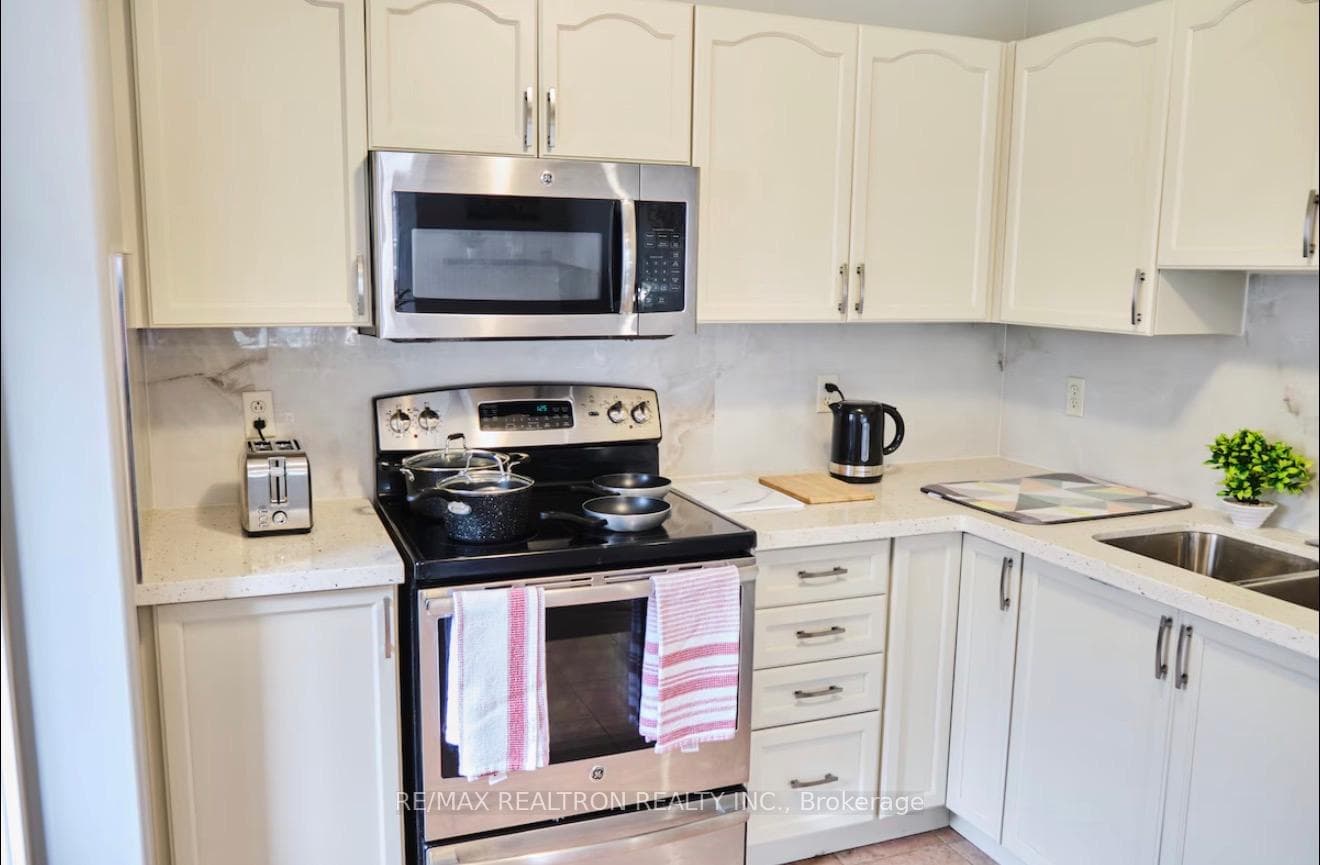 76 Larkin Drive photo 4