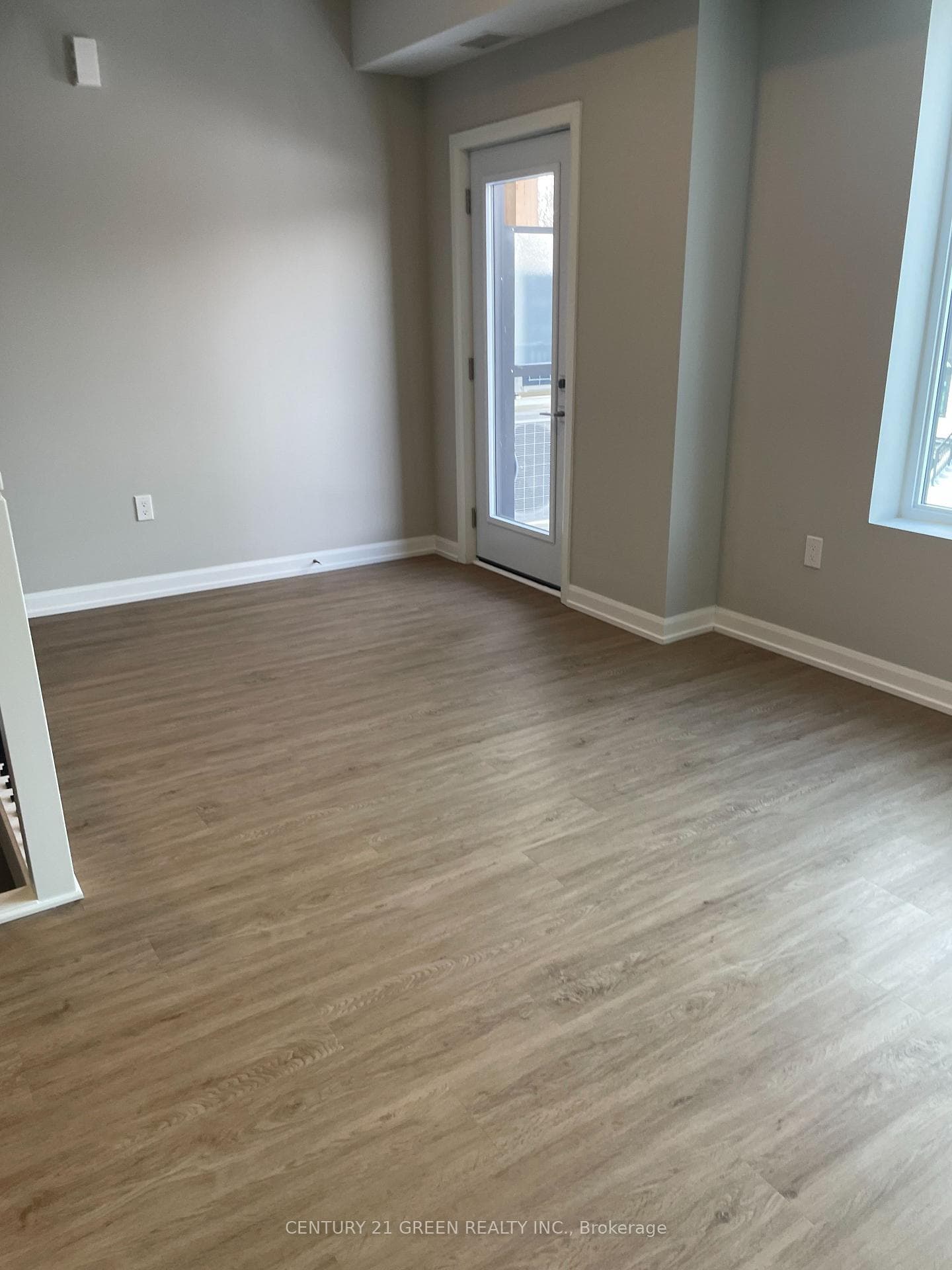 708 Woolwich Street Unit 219 photo 5