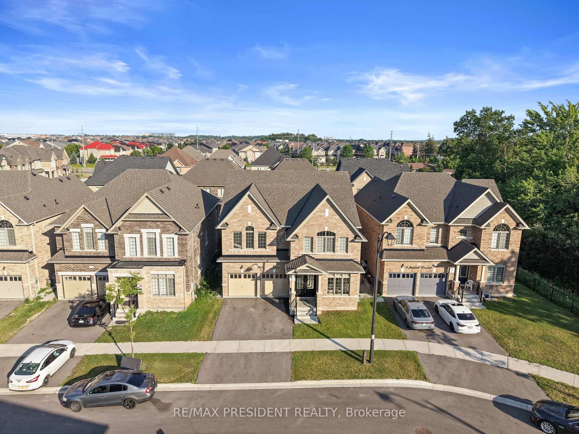 6 JENWOOD Crescent photo 50