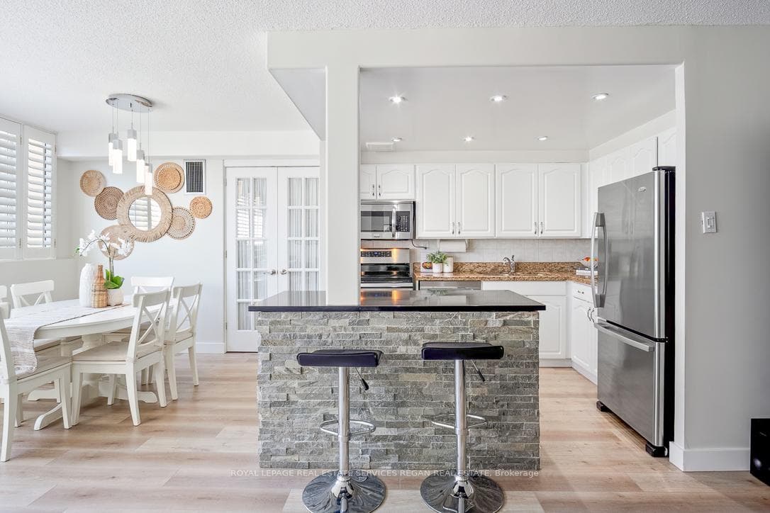 3590 Kaneff Crescent Unit 609 photo 15