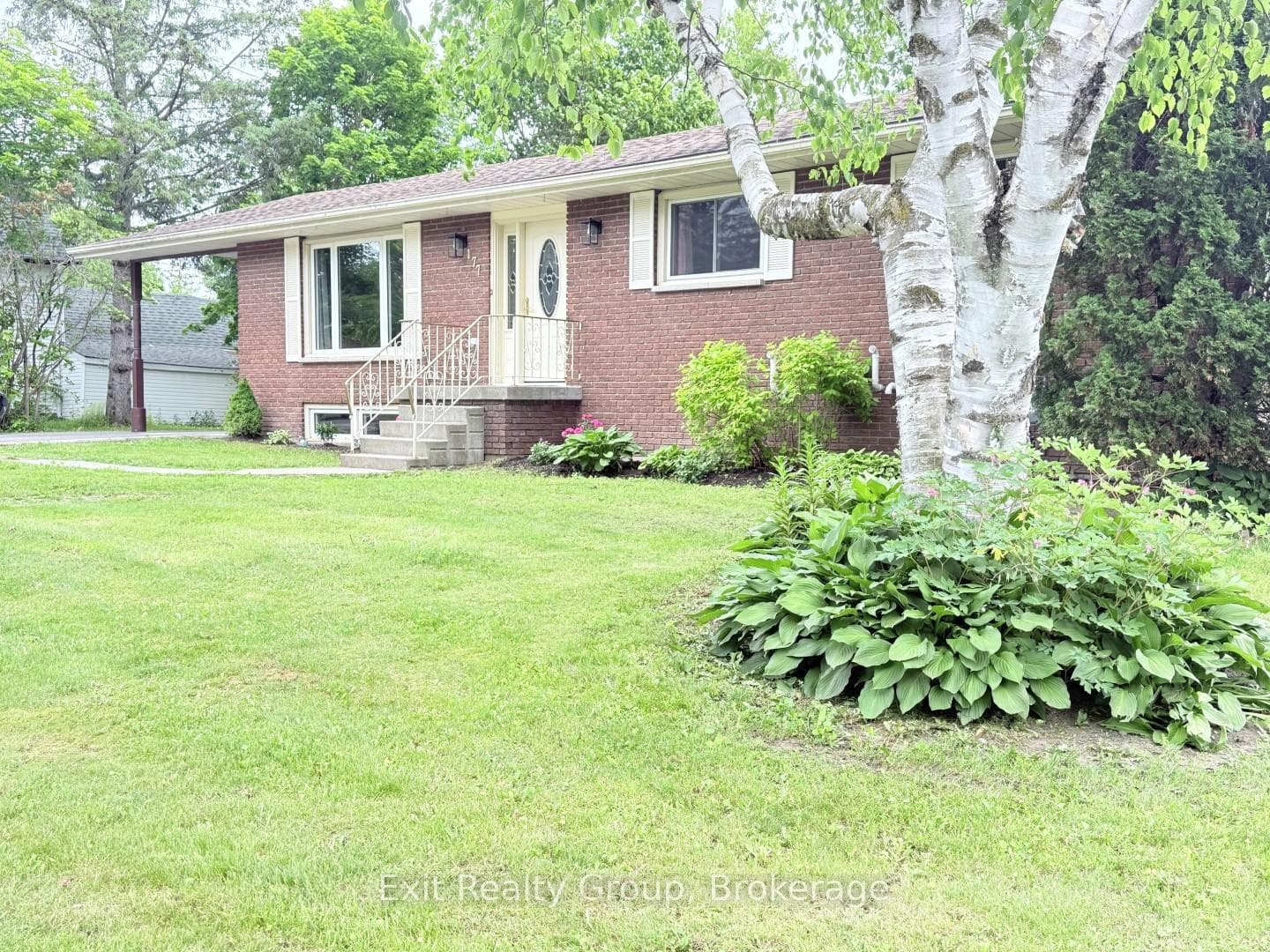 177 West Front Street photo 2