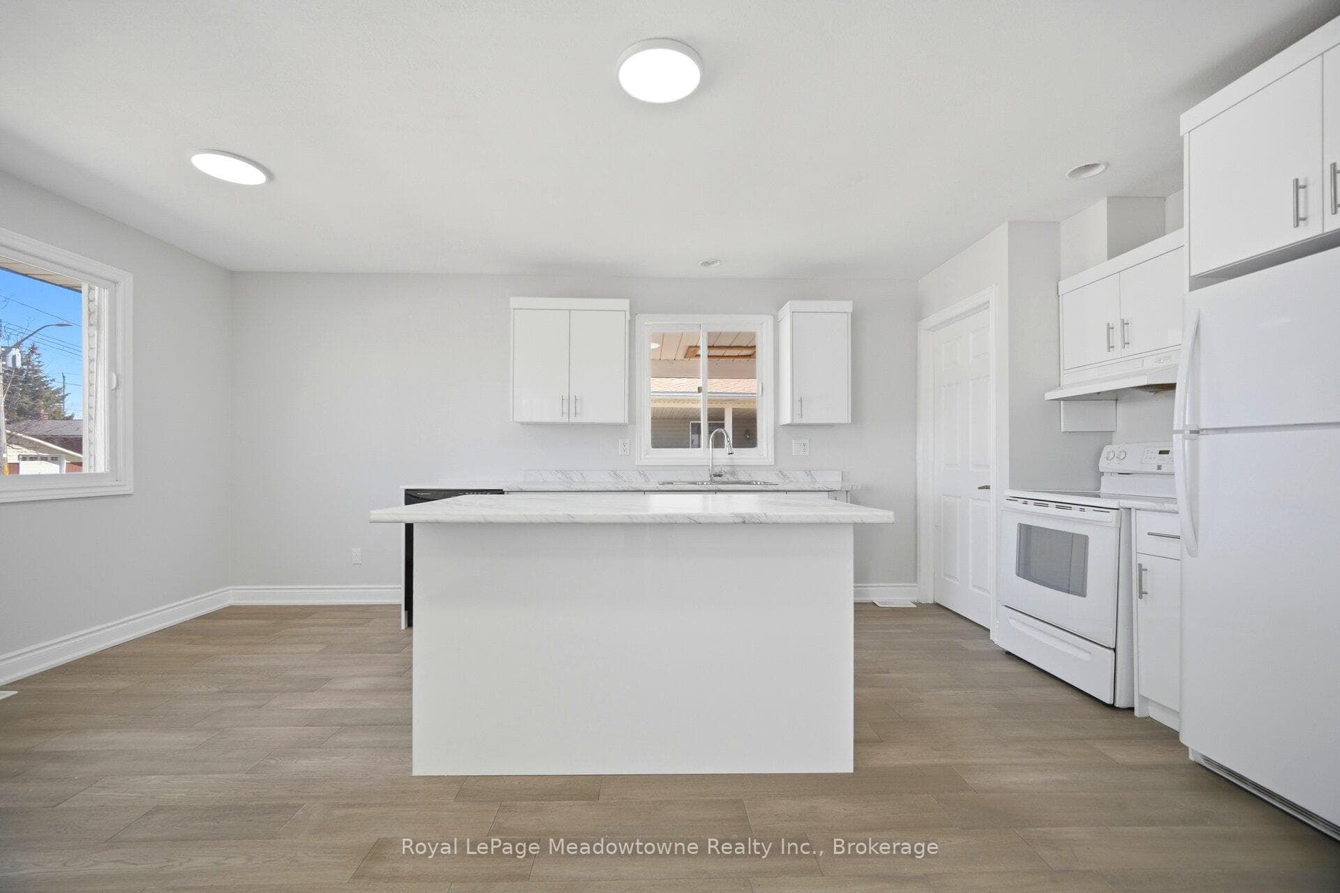 680 Raglan Street photo 13