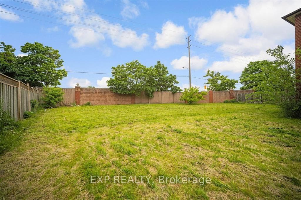 692 Huntington Ridge Drive photo 34