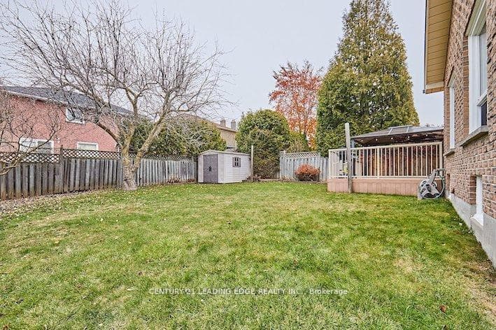 40 Waywell Street photo 5
