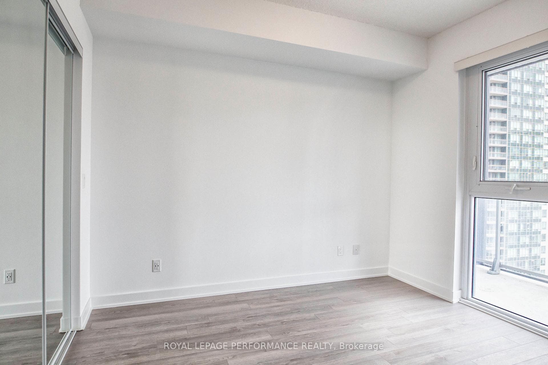 5180 Yonge Street Unit 1006 photo 13