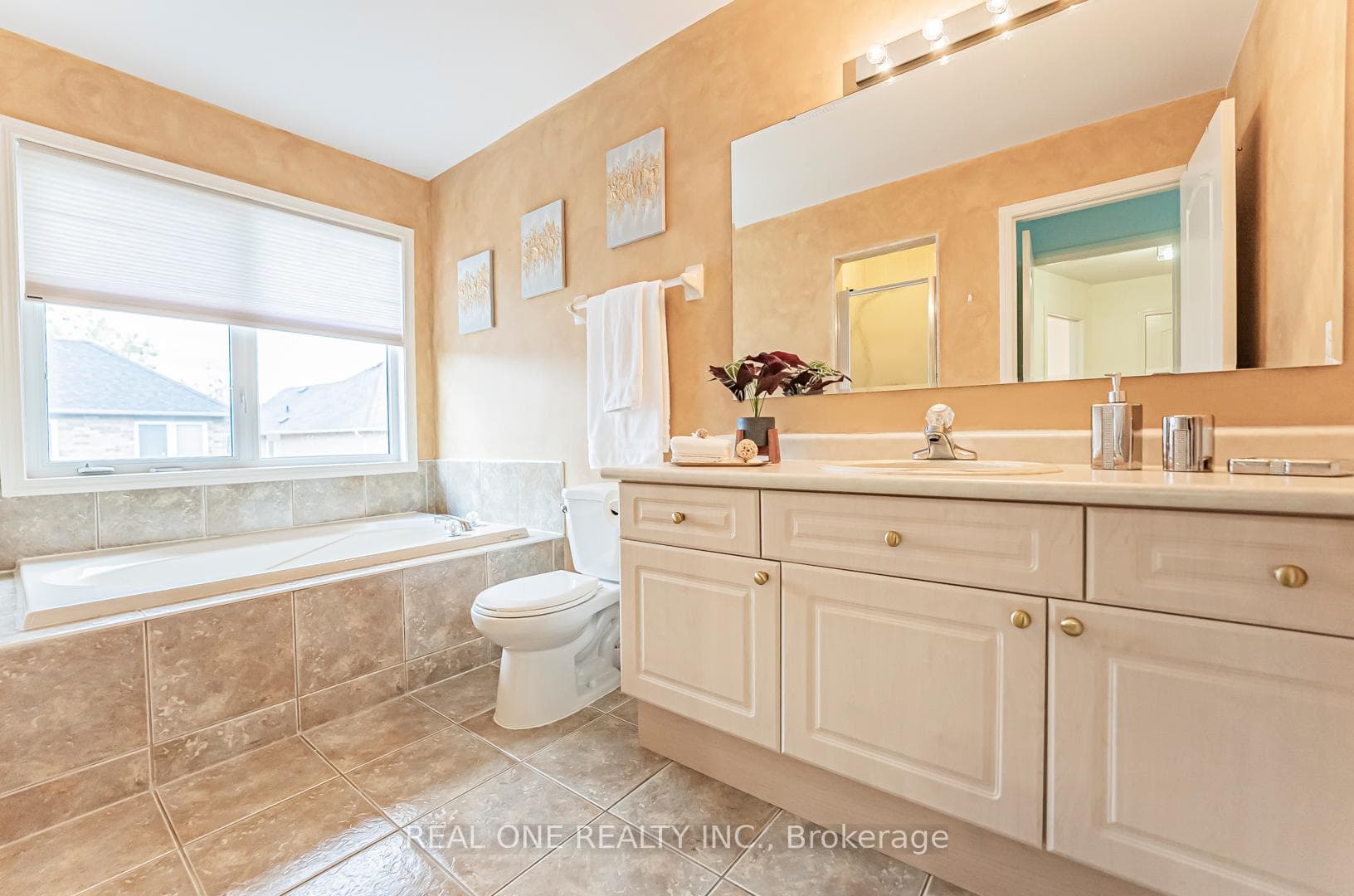 208 Equator Crescent photo 19