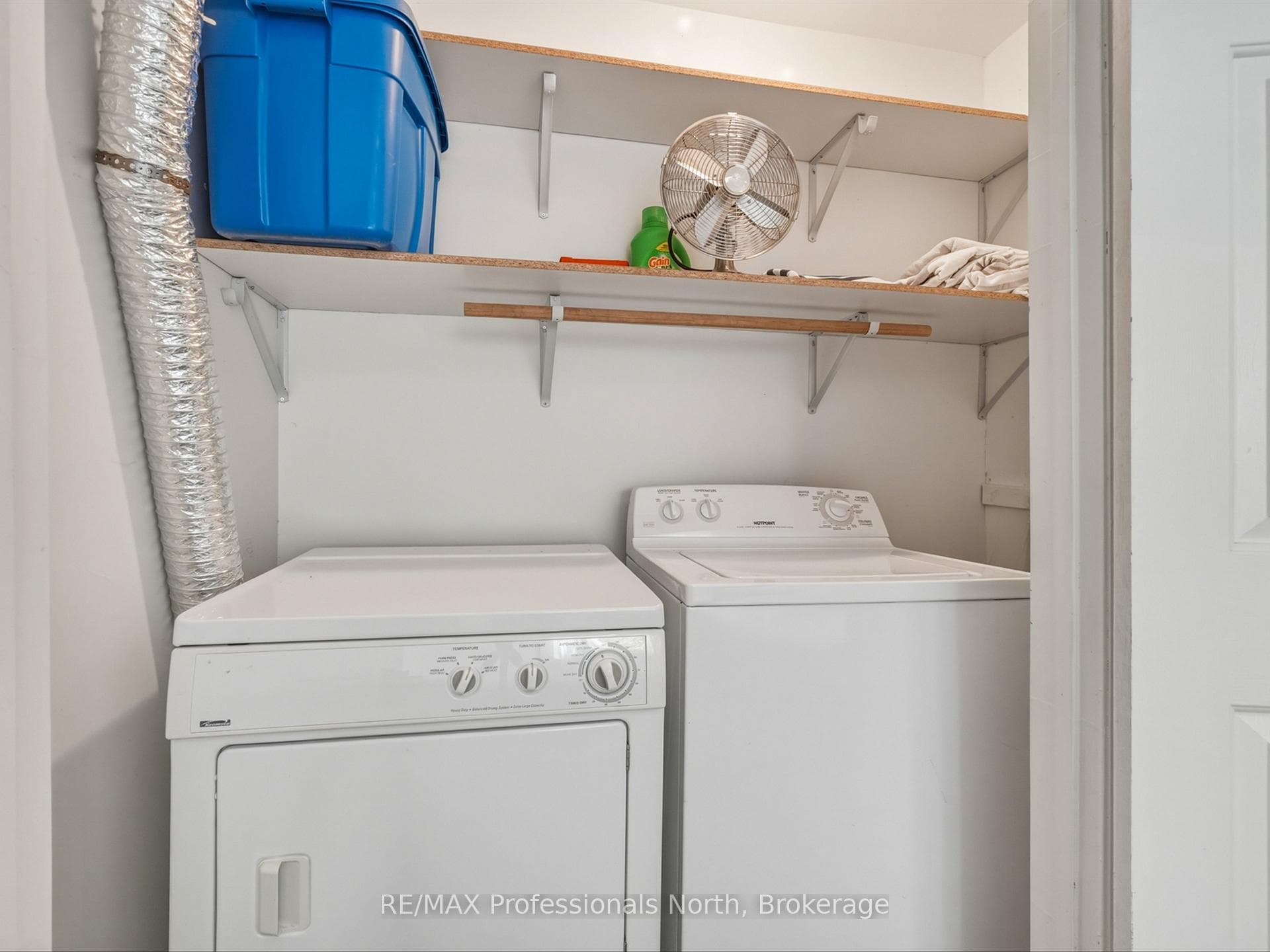 LAUNDRY CLOSET