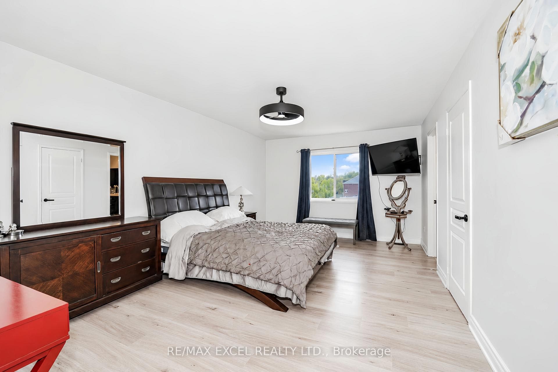 1031 Beneford Road photo 20