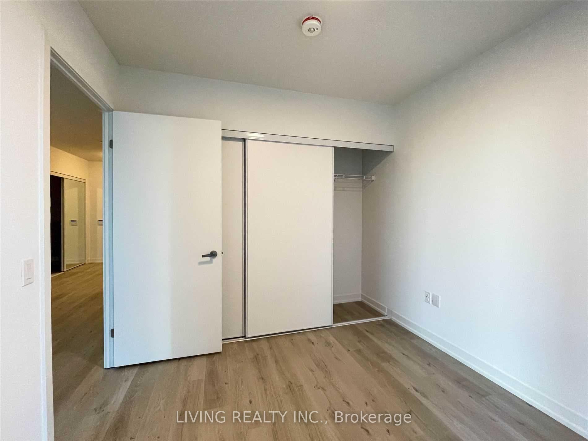 138 Downes Street Unit 910 photo 4