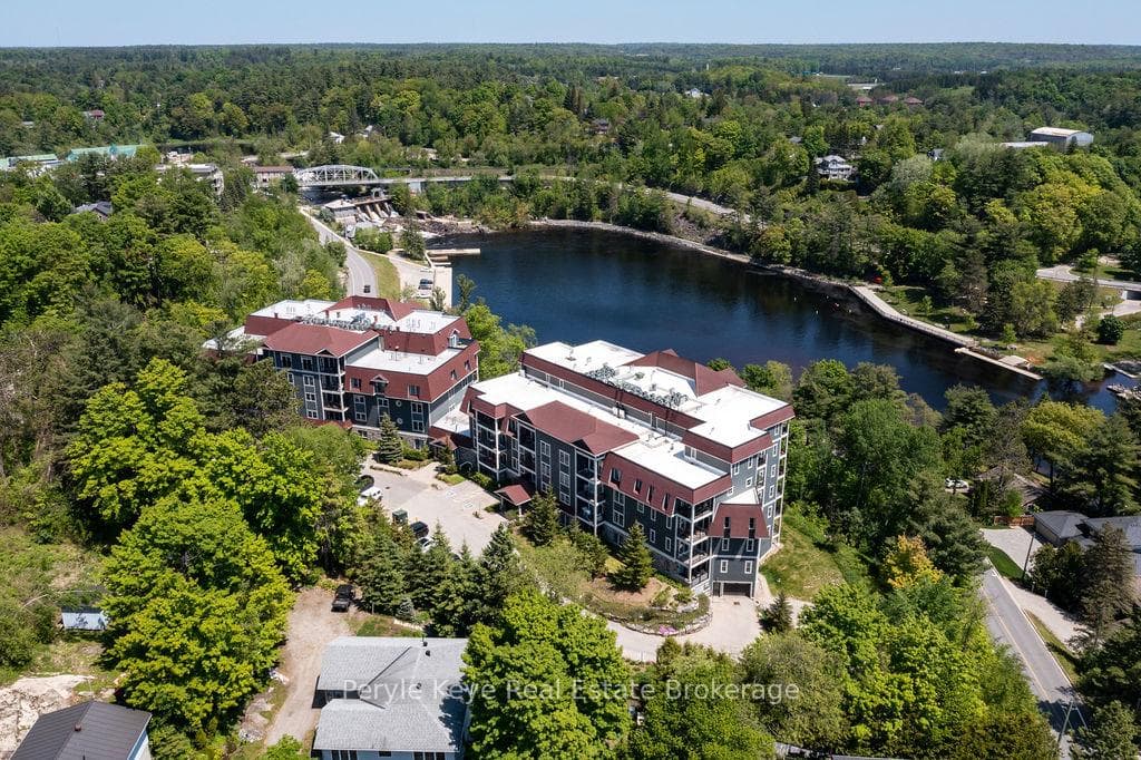 Walking Distance to Downtown!