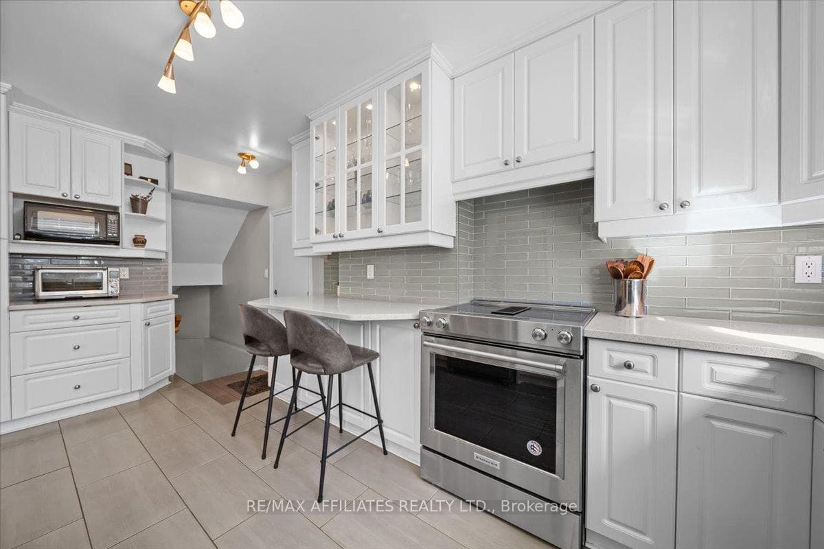 88 Royal Oak Court photo 16