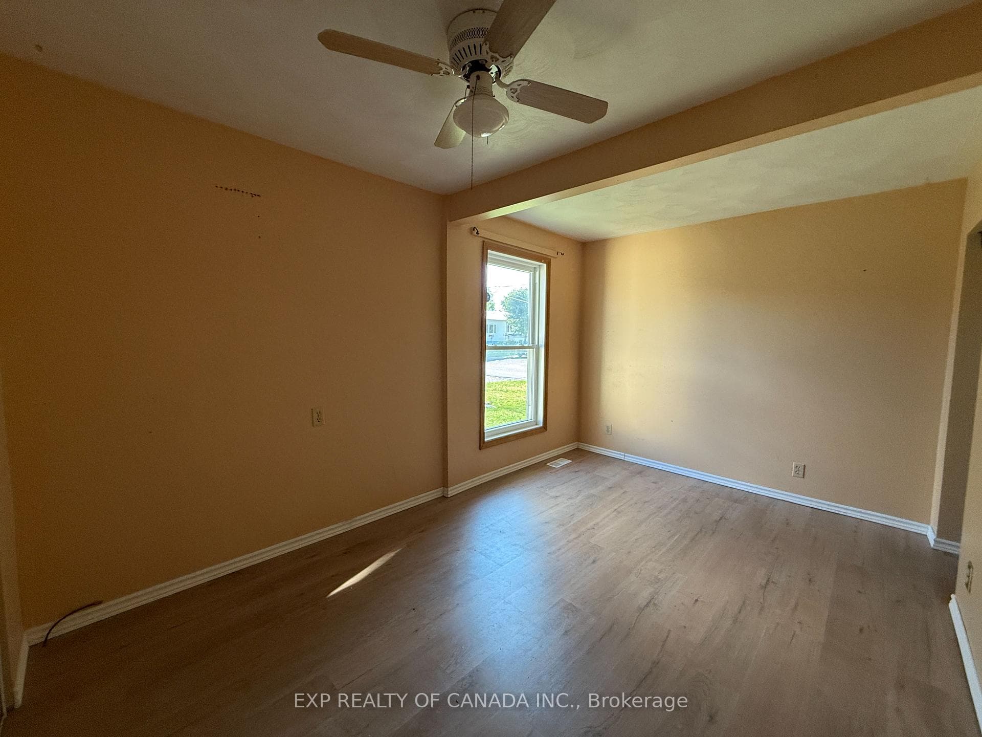 576 Spruce Street photo 9