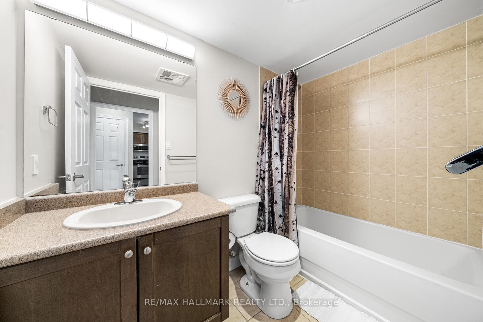 225 Wellesley Street Unit 413 photo 17