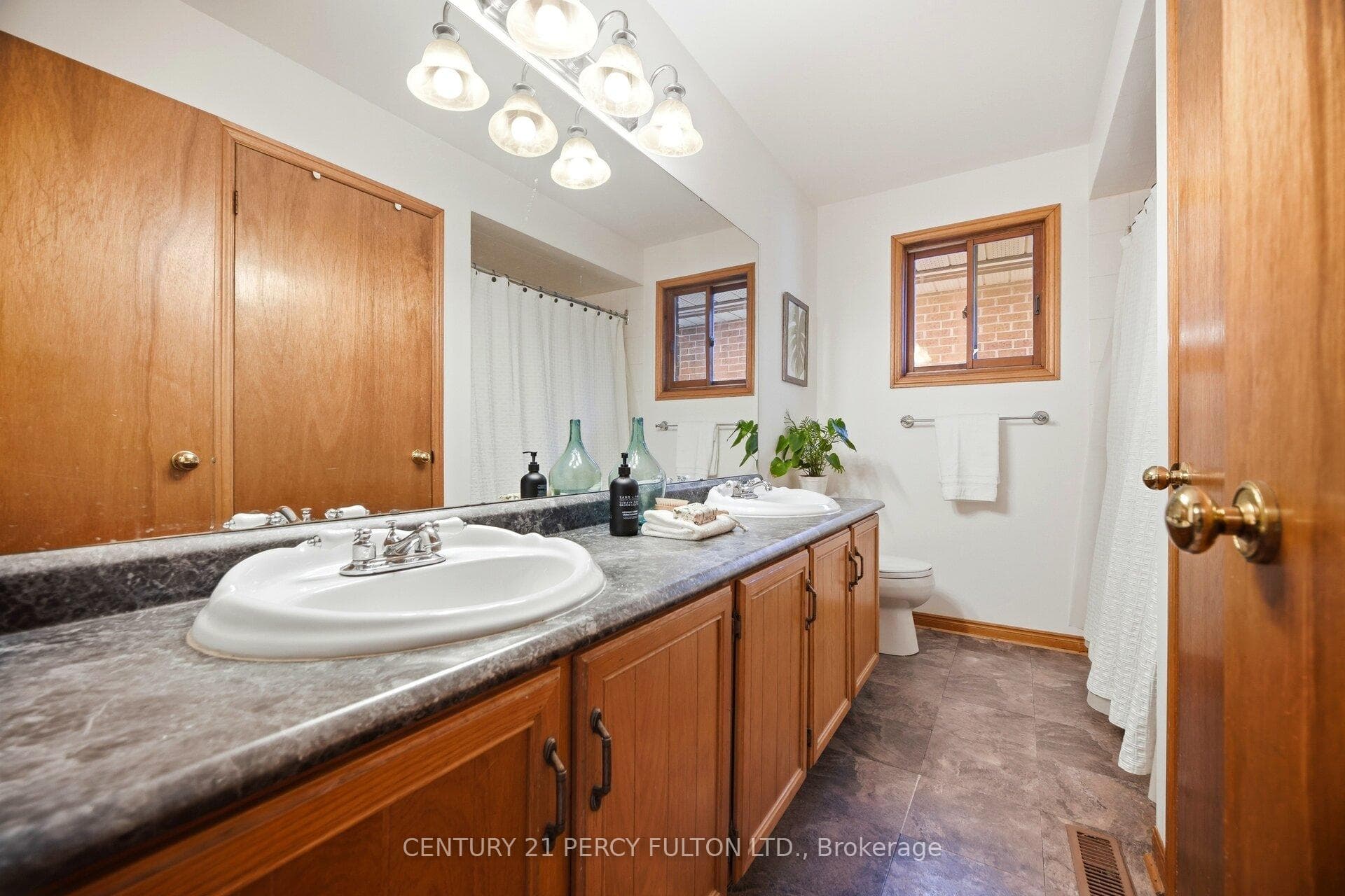 233 Gwendolyn Street photo 38
