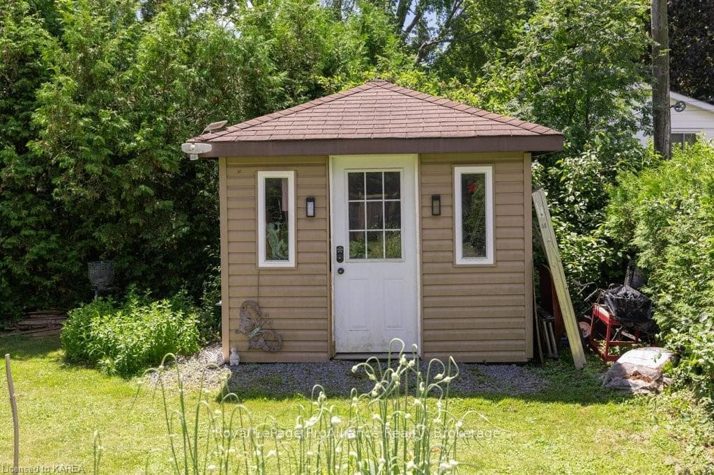 671 SUSSEX Boulevard photo 43