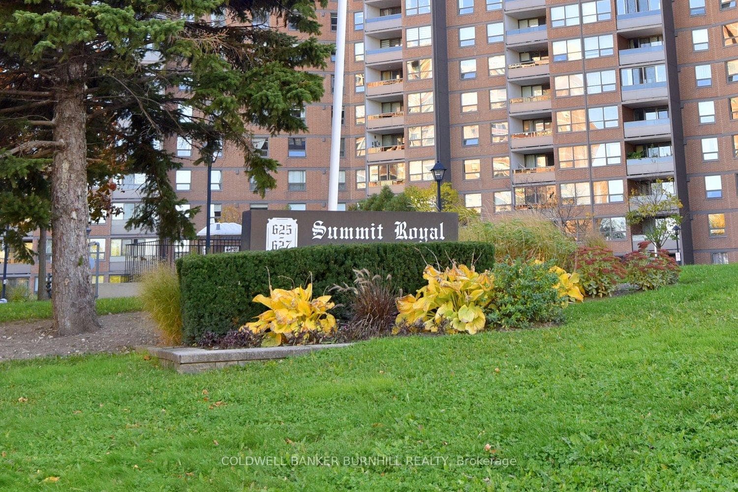 627 The West Mall N/A Unit 802 photo 2