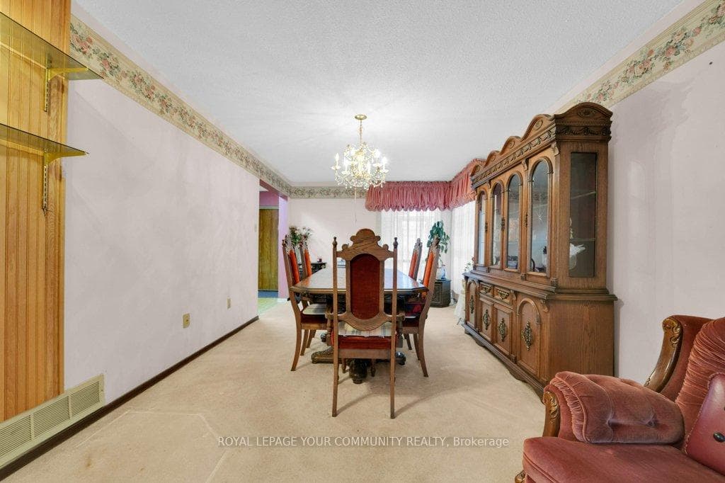 16 Mcclintock Crescent photo 17