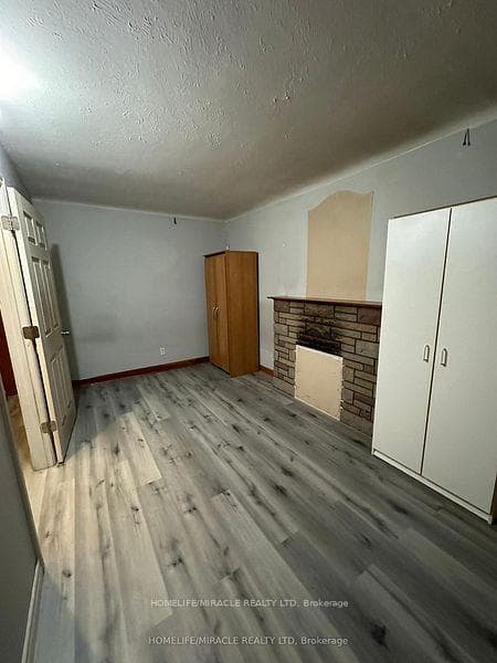 1171 Oxford Street photo 21