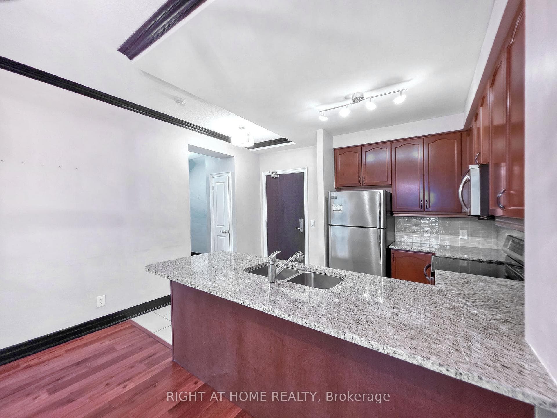 100 John Street Unit 508 photo 3