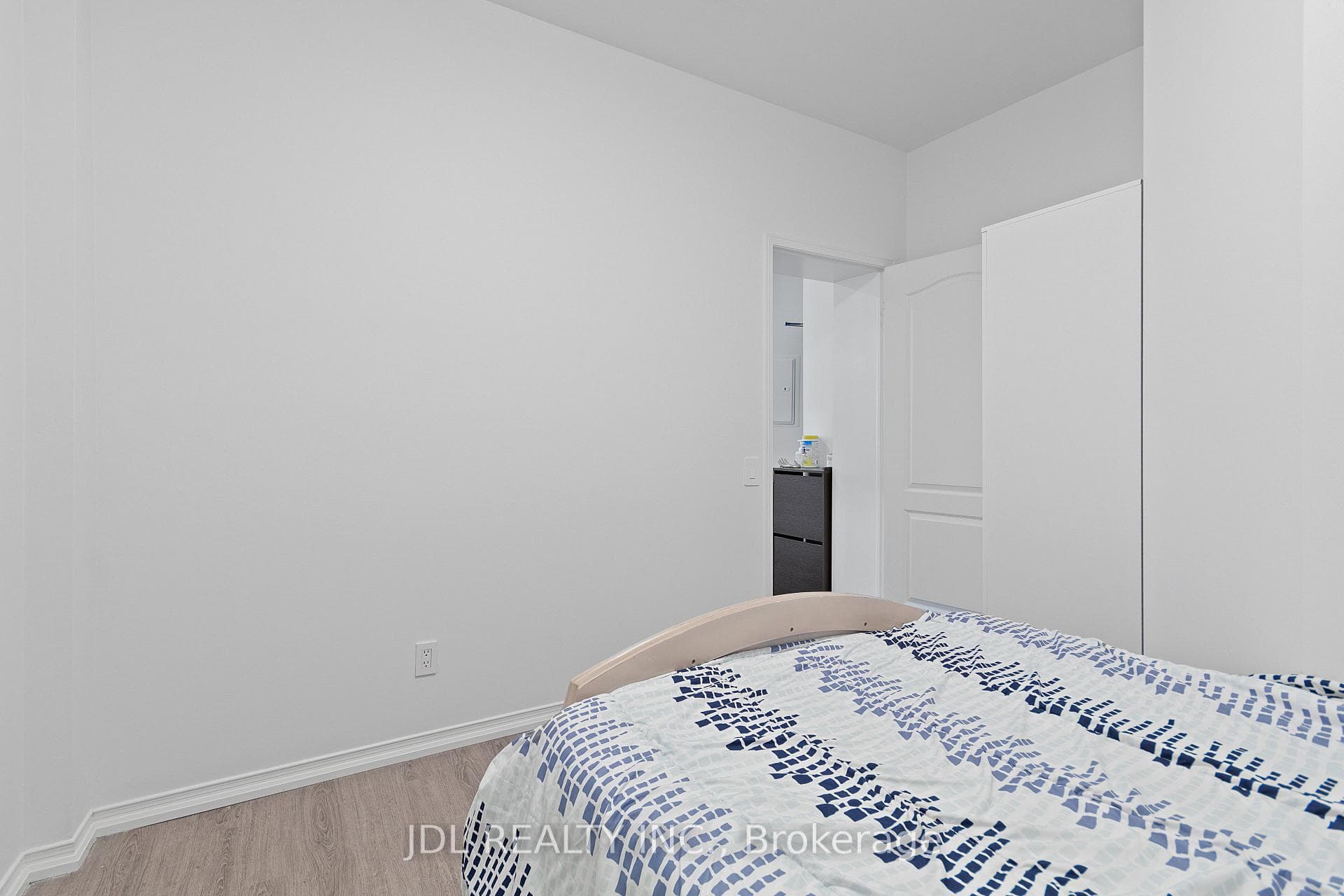 555 Yonge Street Unit 510 photo 23