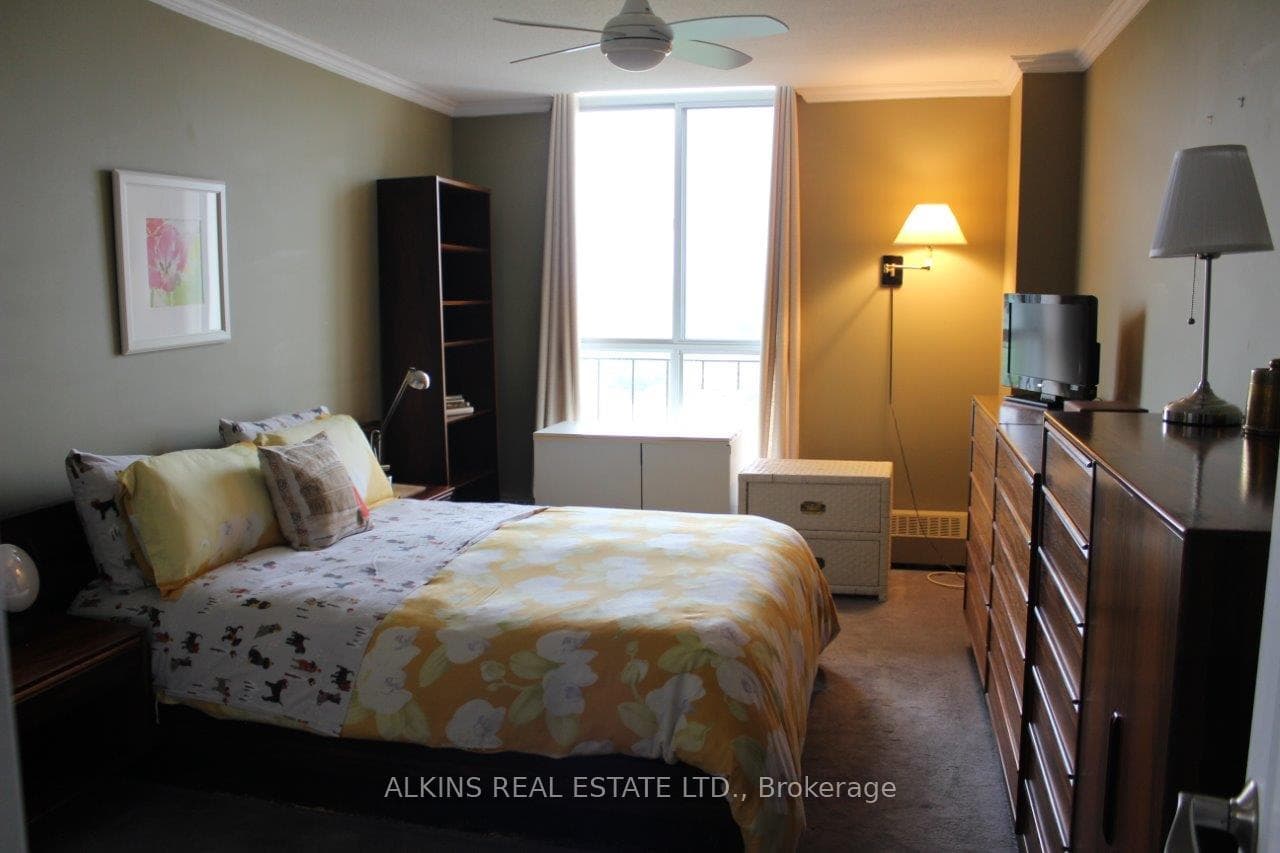 35 Ormskirk Avenue Unit 922 photo 15